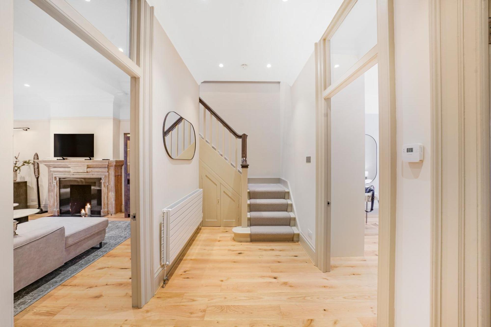 Spacious And Modern 4 Beds Home In Kensington Лондон Экстерьер фото