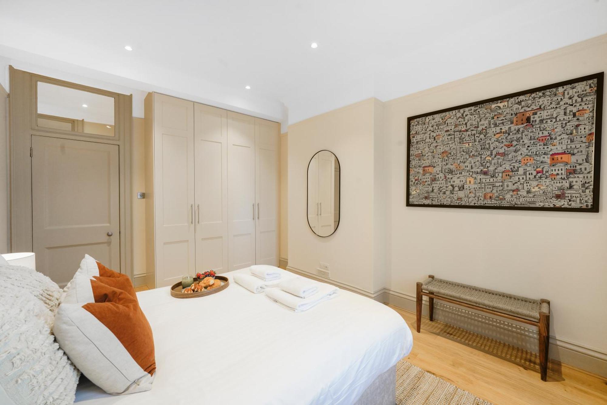 Spacious And Modern 4 Beds Home In Kensington Лондон Экстерьер фото
