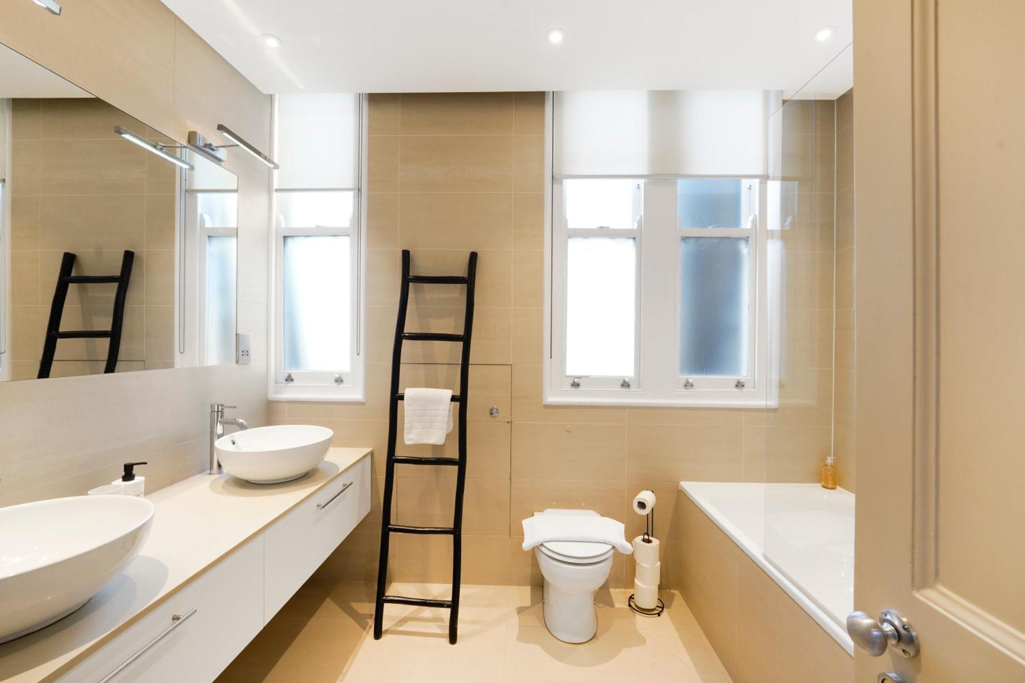 Spacious And Modern 4 Beds Home In Kensington Лондон Экстерьер фото